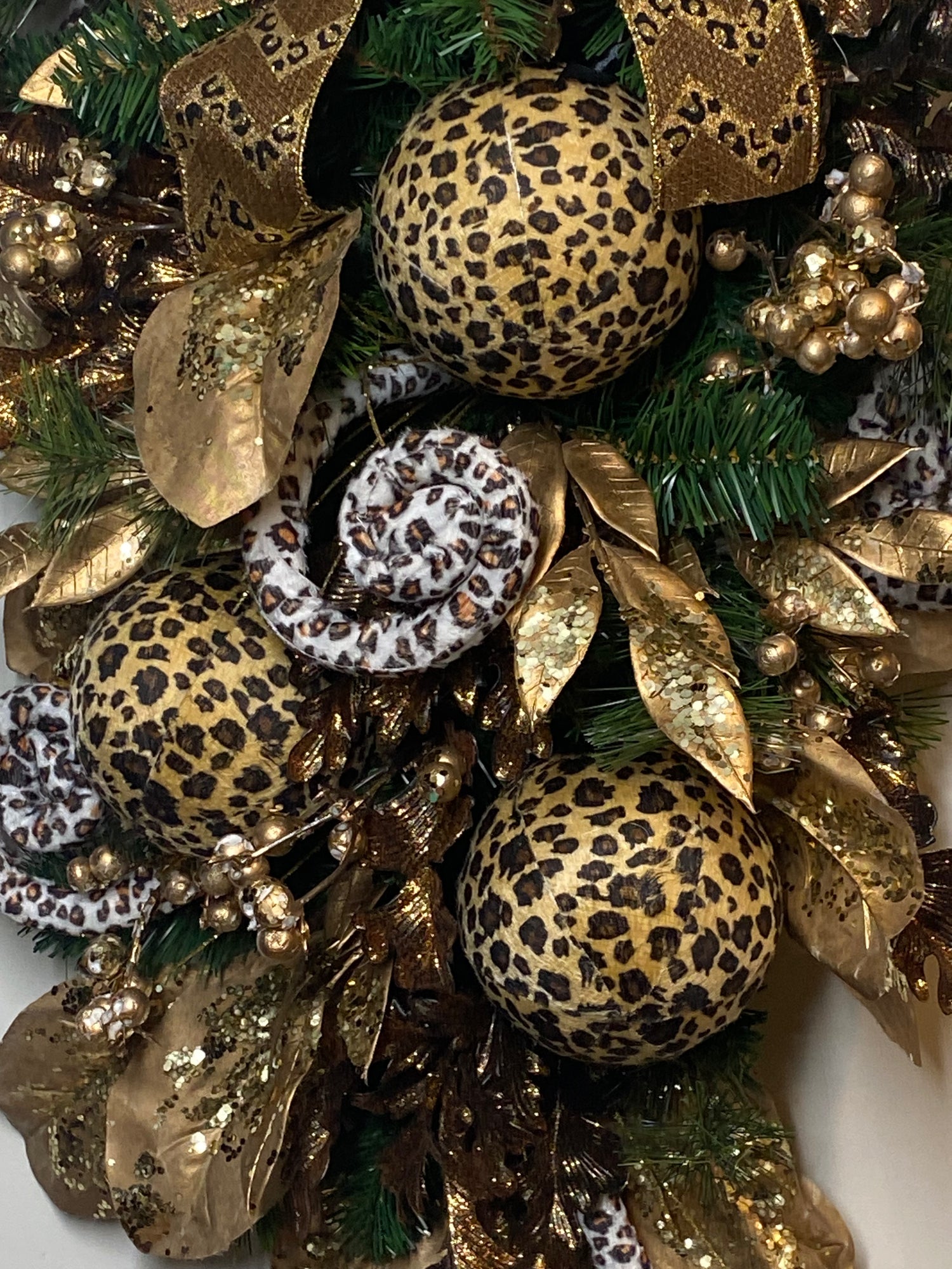 Leopard teardrop swag, Christmas teardrop swag