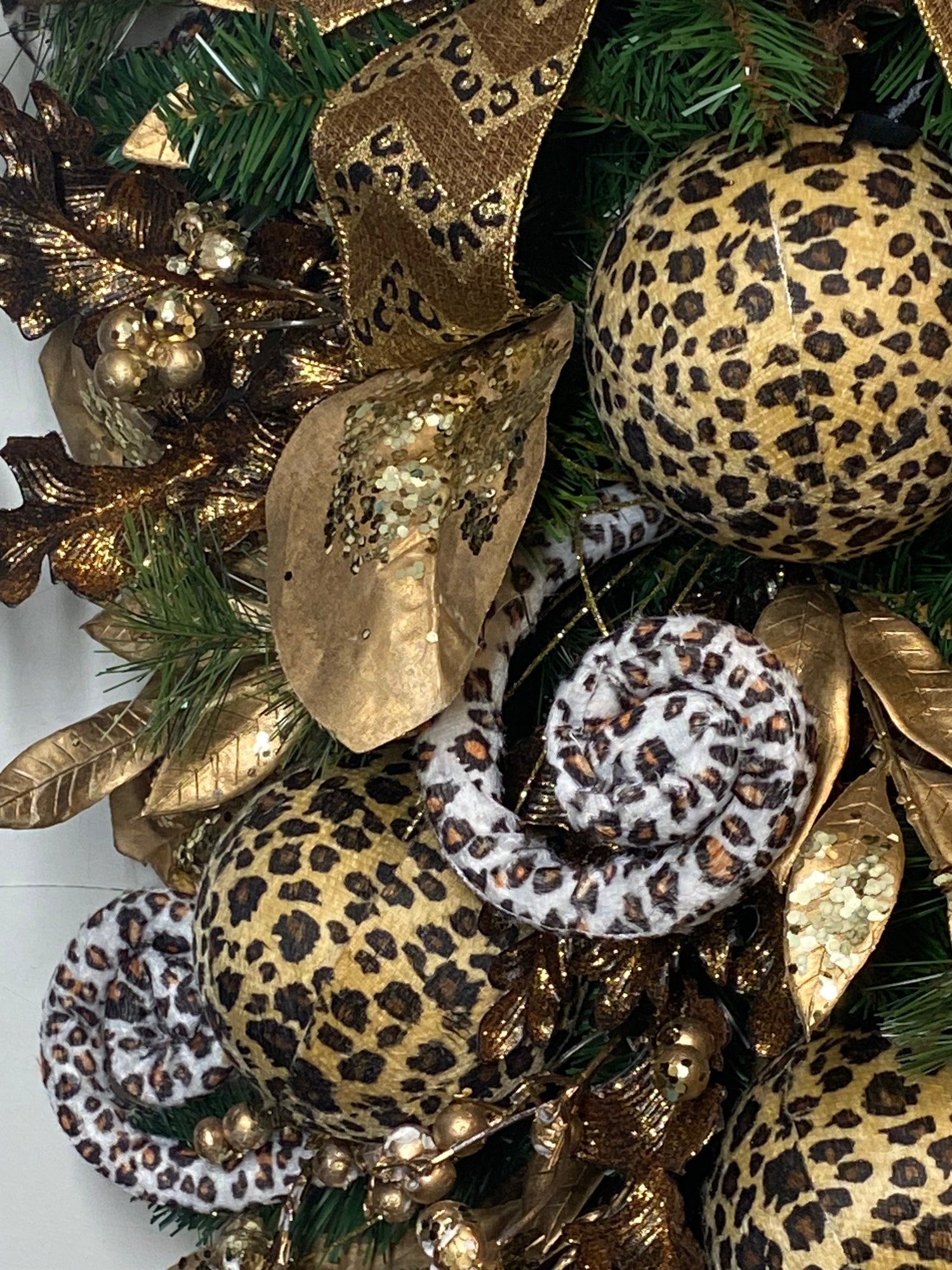 Leopard teardrop swag, Christmas teardrop swag
